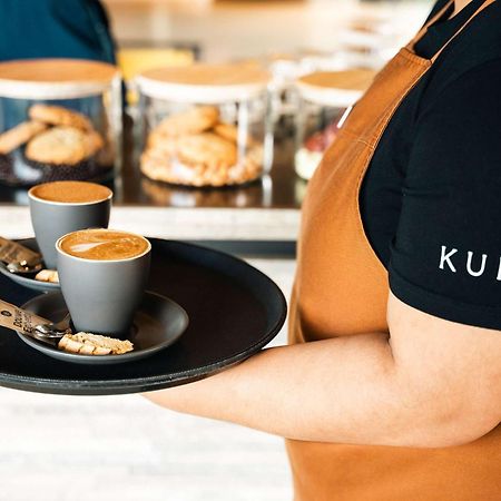 Pullman Auckland Airport Hotel Ngoại thất bức ảnh A server holding a tray of coffee