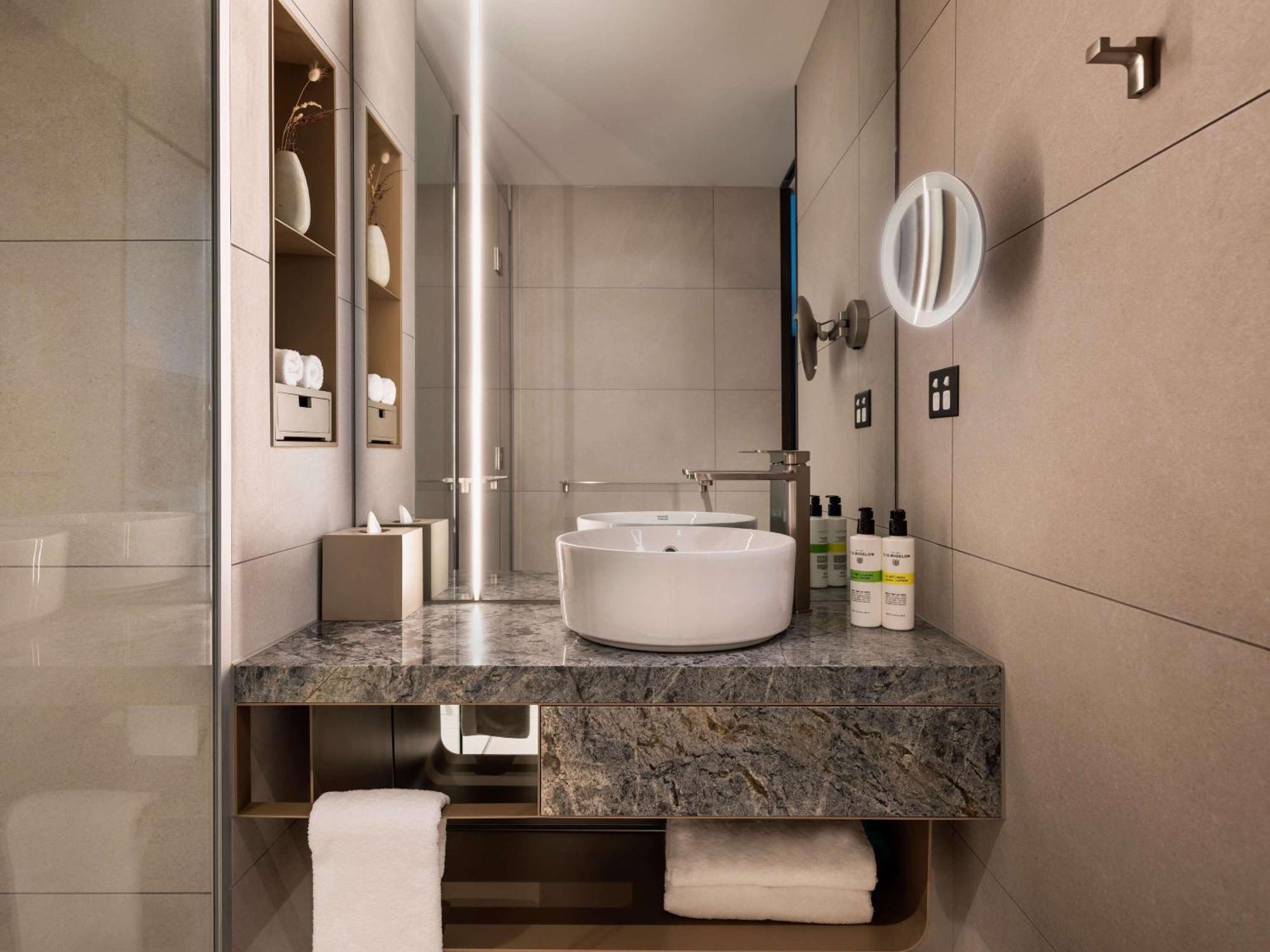 Pullman Auckland Airport Hotel Ngoại thất bức ảnh Bathroom