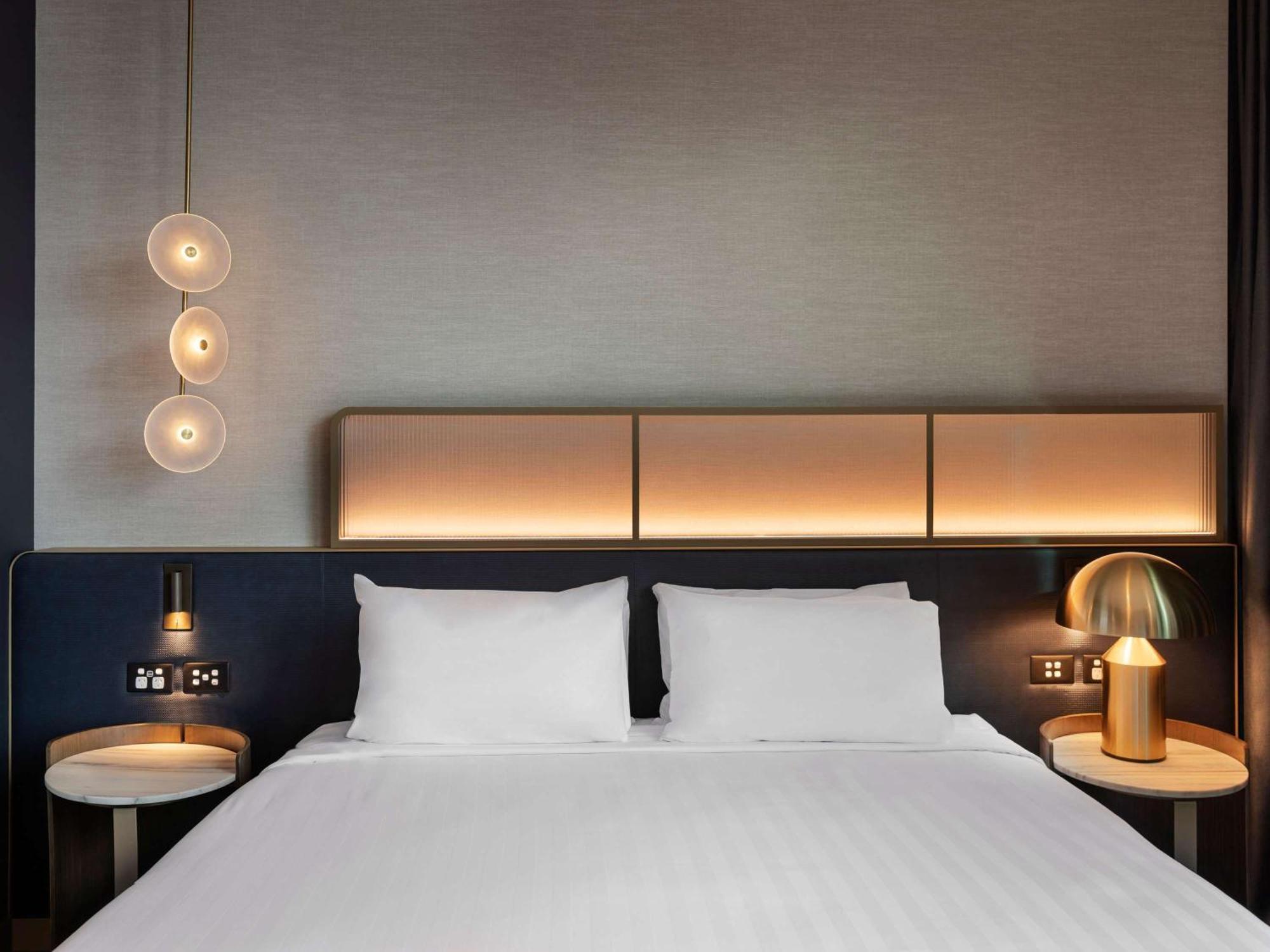 Pullman Auckland Airport Hotel Ngoại thất bức ảnh A bedroom at the hotel