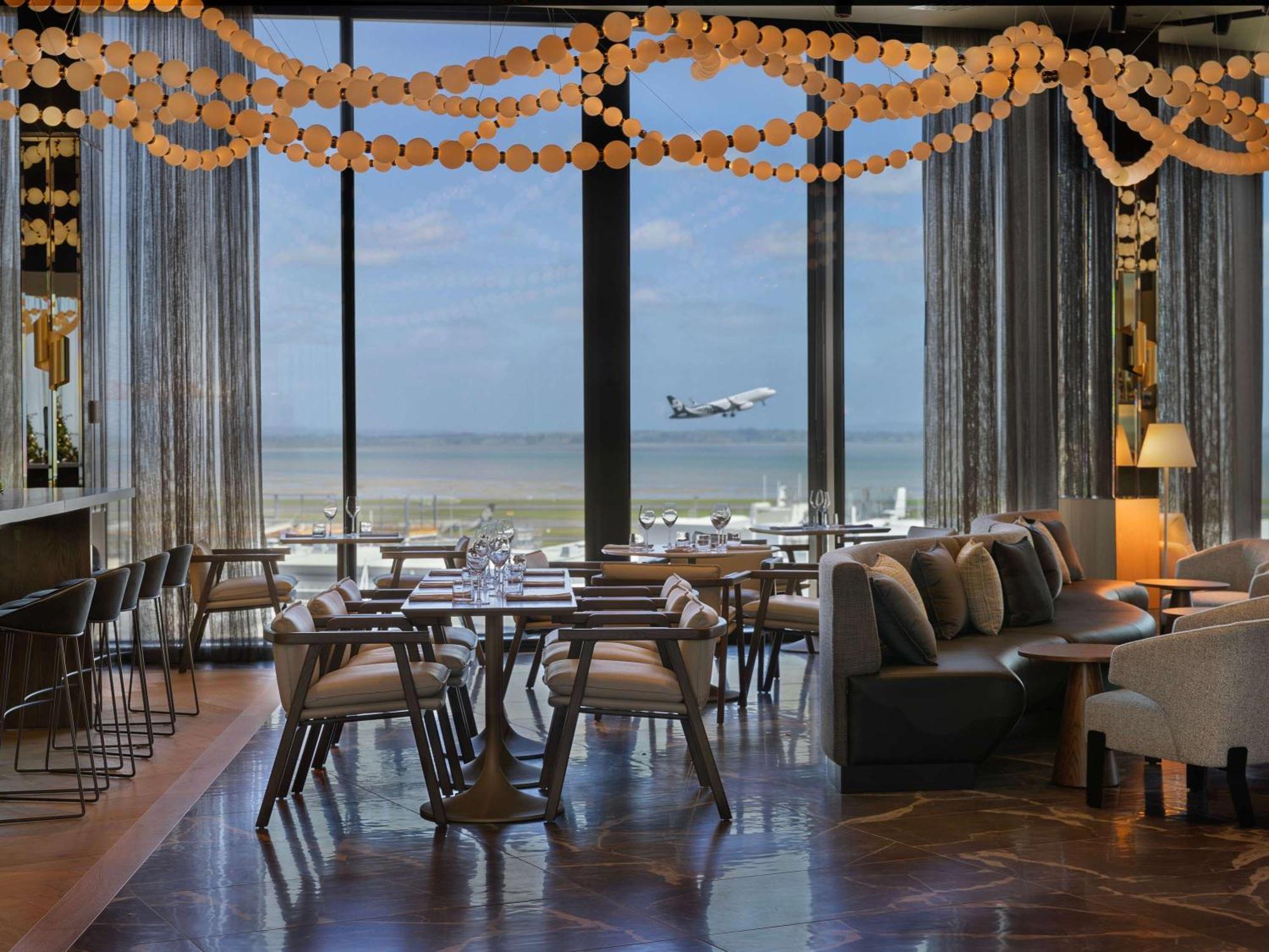 Pullman Auckland Airport Hotel Ngoại thất bức ảnh The lounge at the airport