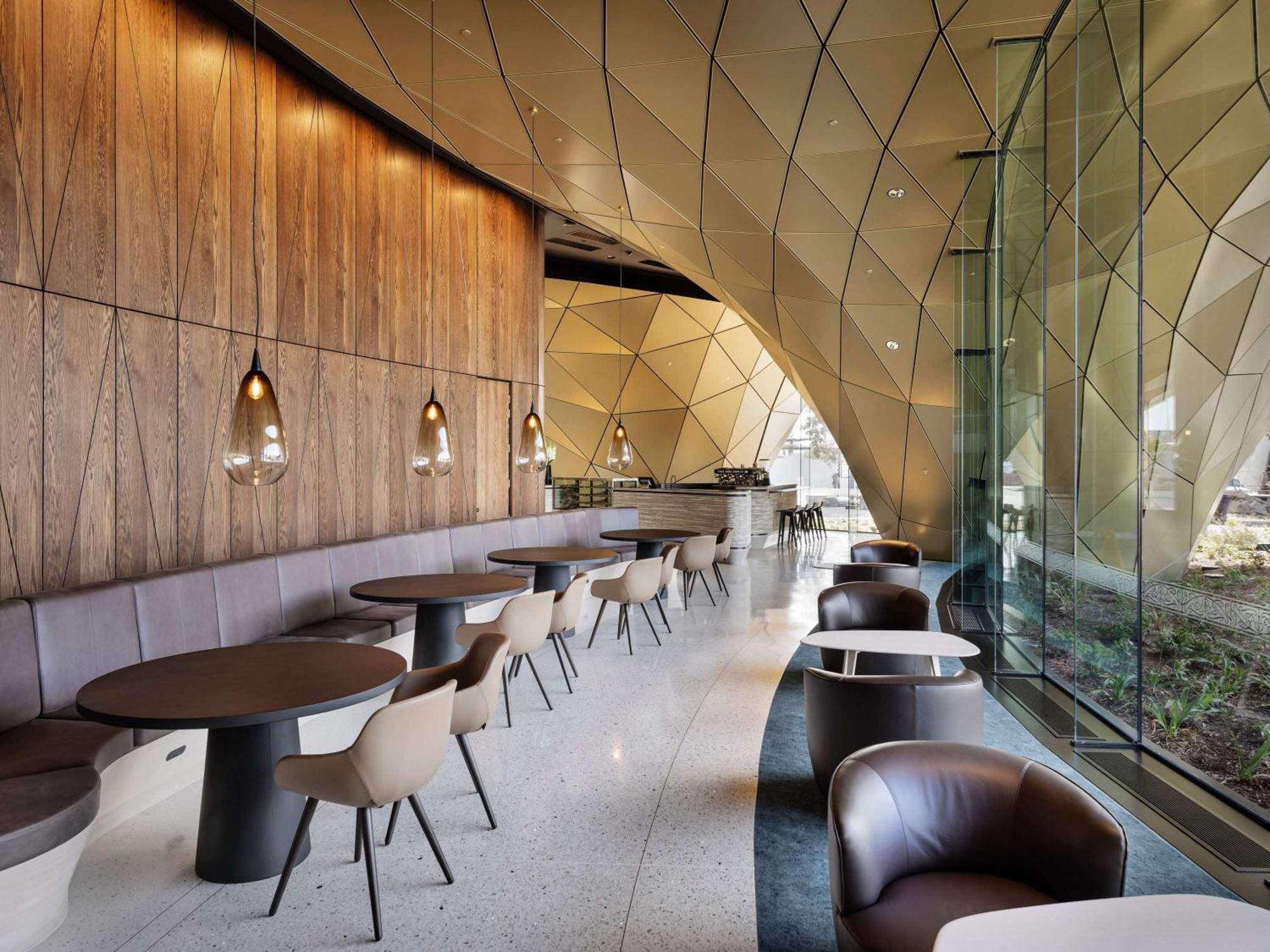 Pullman Auckland Airport Hotel Ngoại thất bức ảnh The interior of the lounge