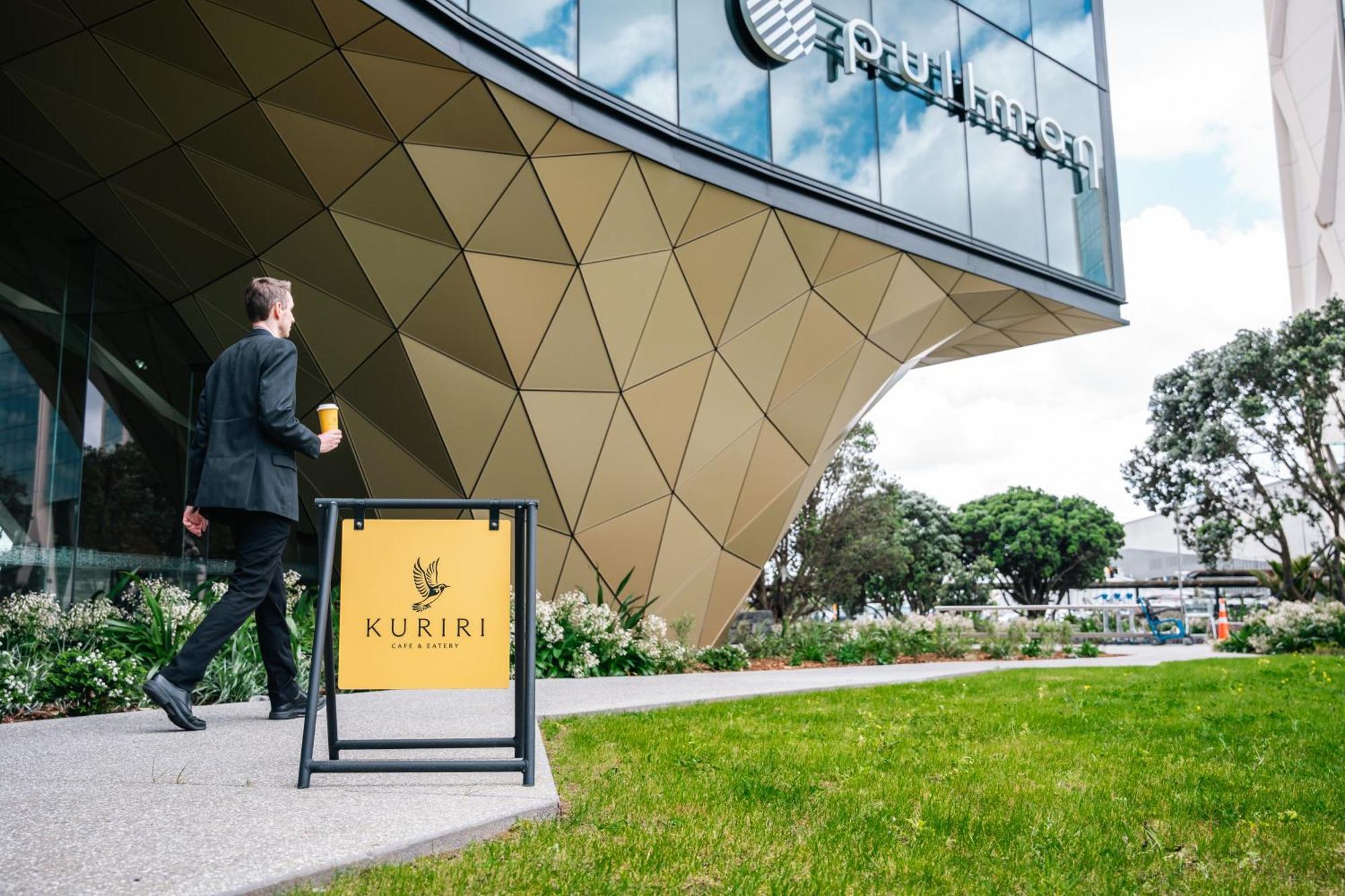 Pullman Auckland Airport Hotel Ngoại thất bức ảnh A-frame sign