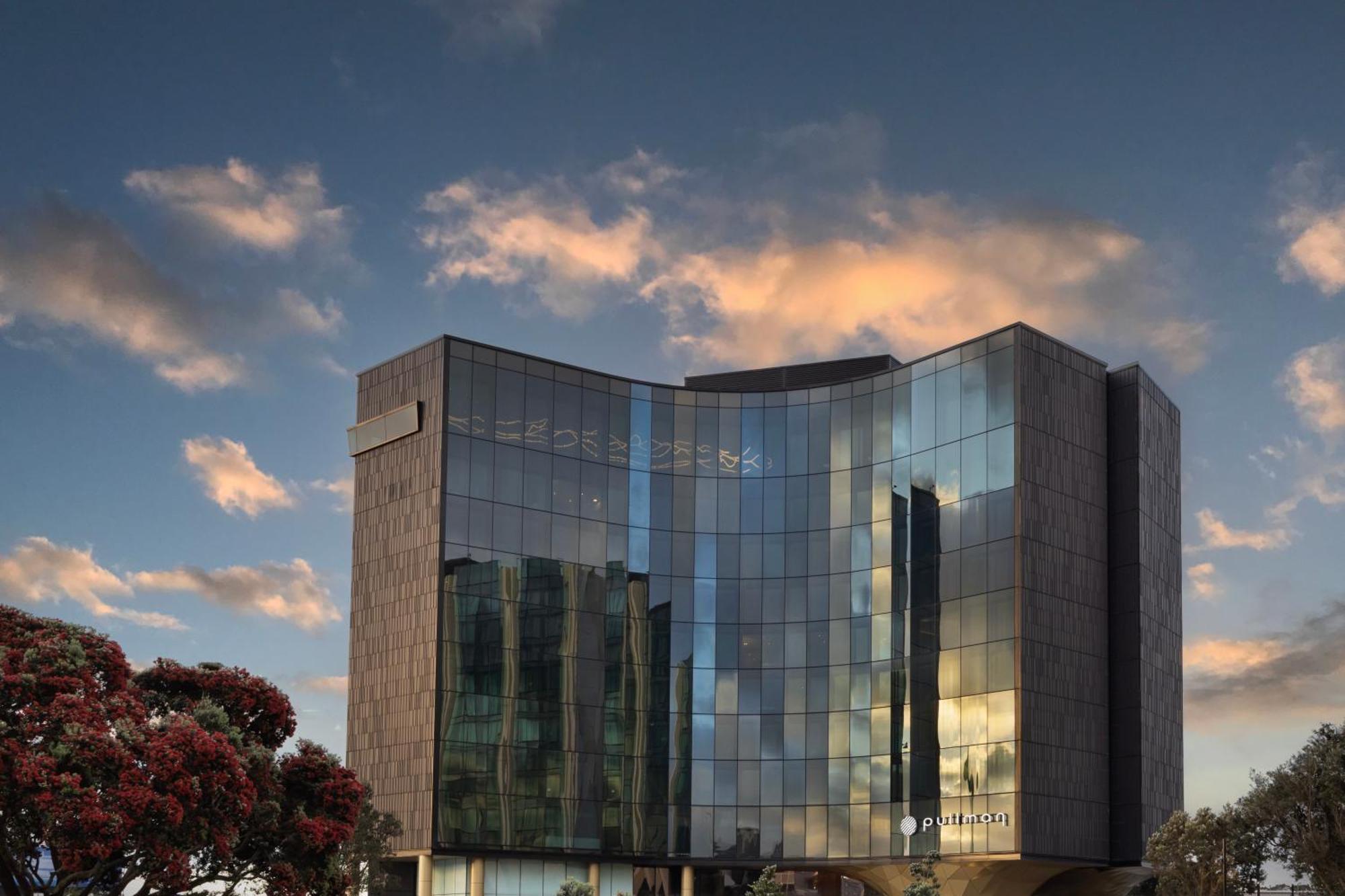 Pullman Auckland Airport Hotel Ngoại thất bức ảnh The building of the National Museum of the Republic of Kosovo